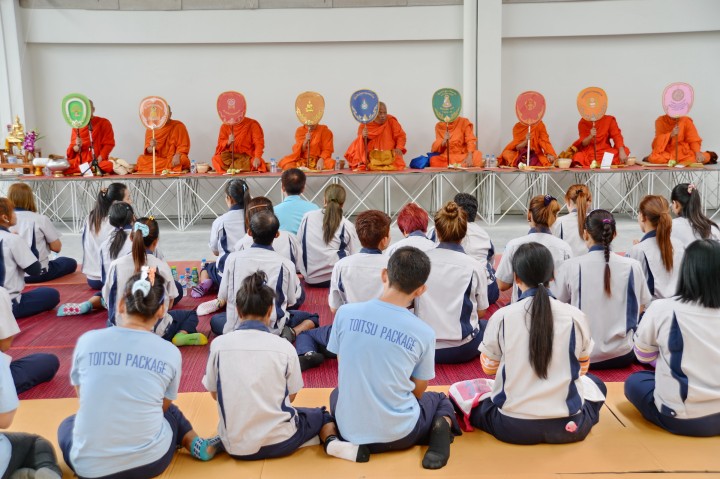 ทำบุญเลี้ยงพระปีใหม่ 2559